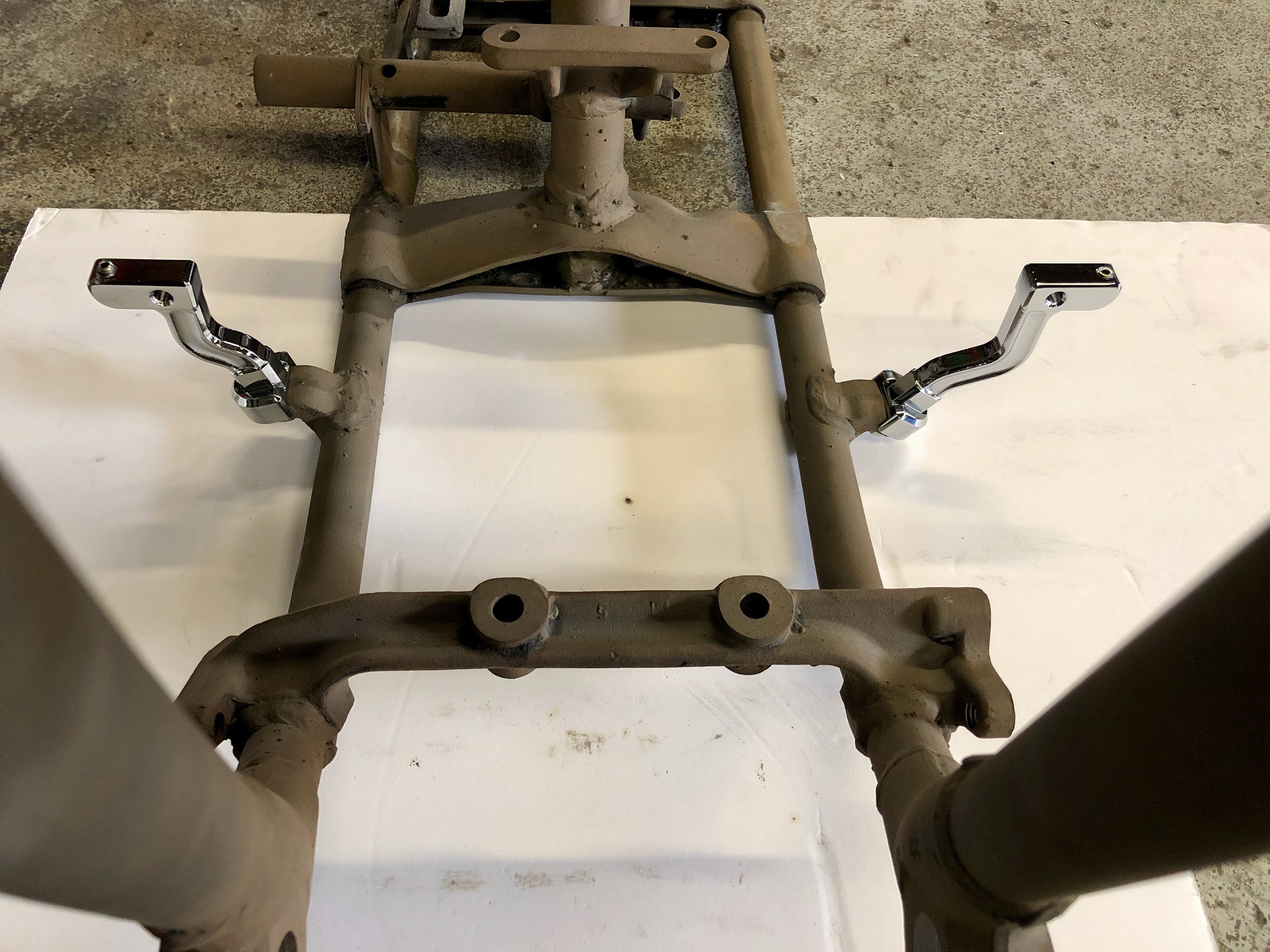 Big twin peg mounts