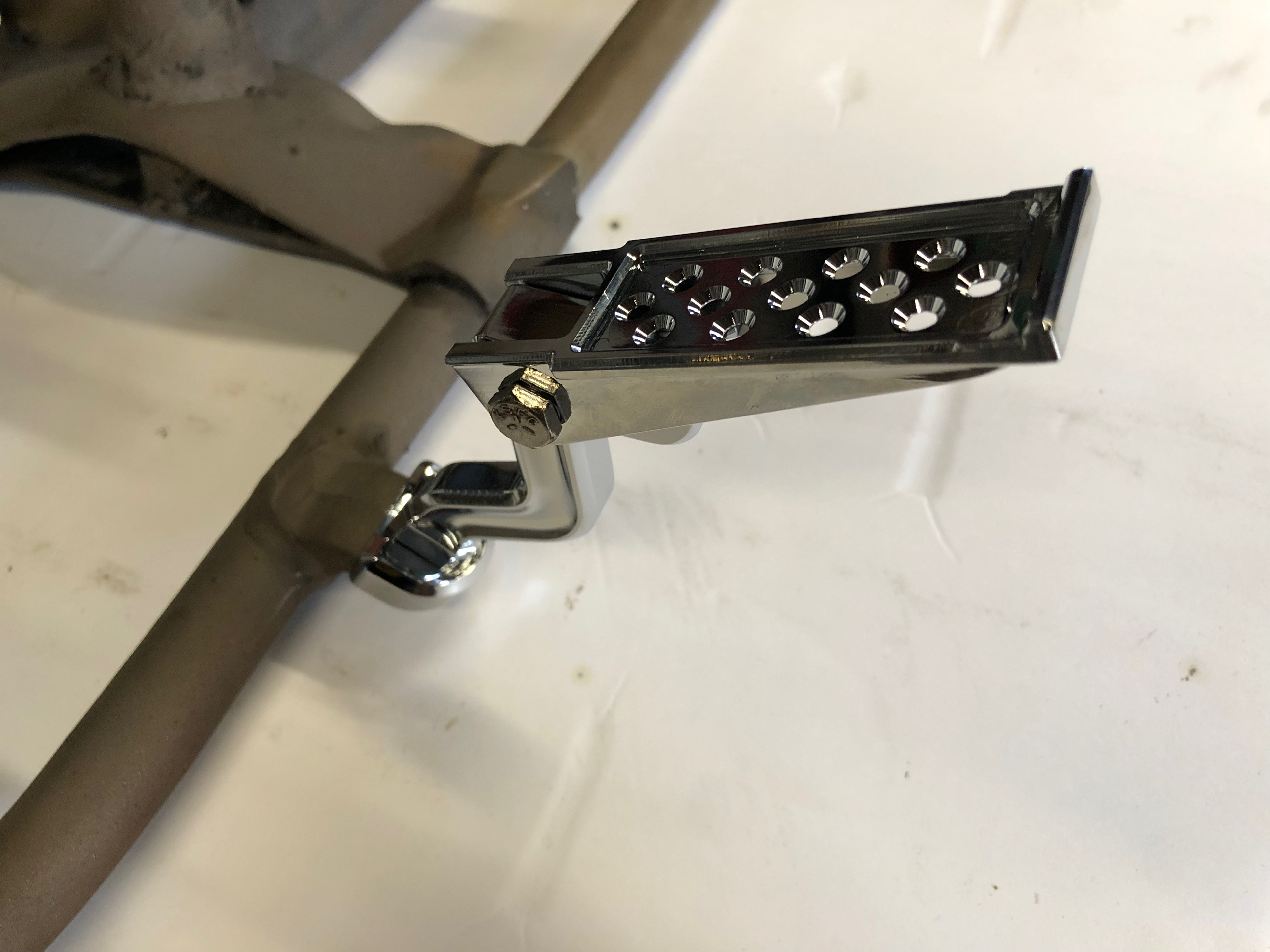 Big twin peg mounts